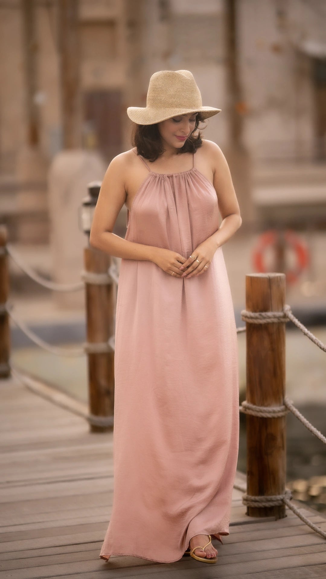 Sleeveless free-flow long dress